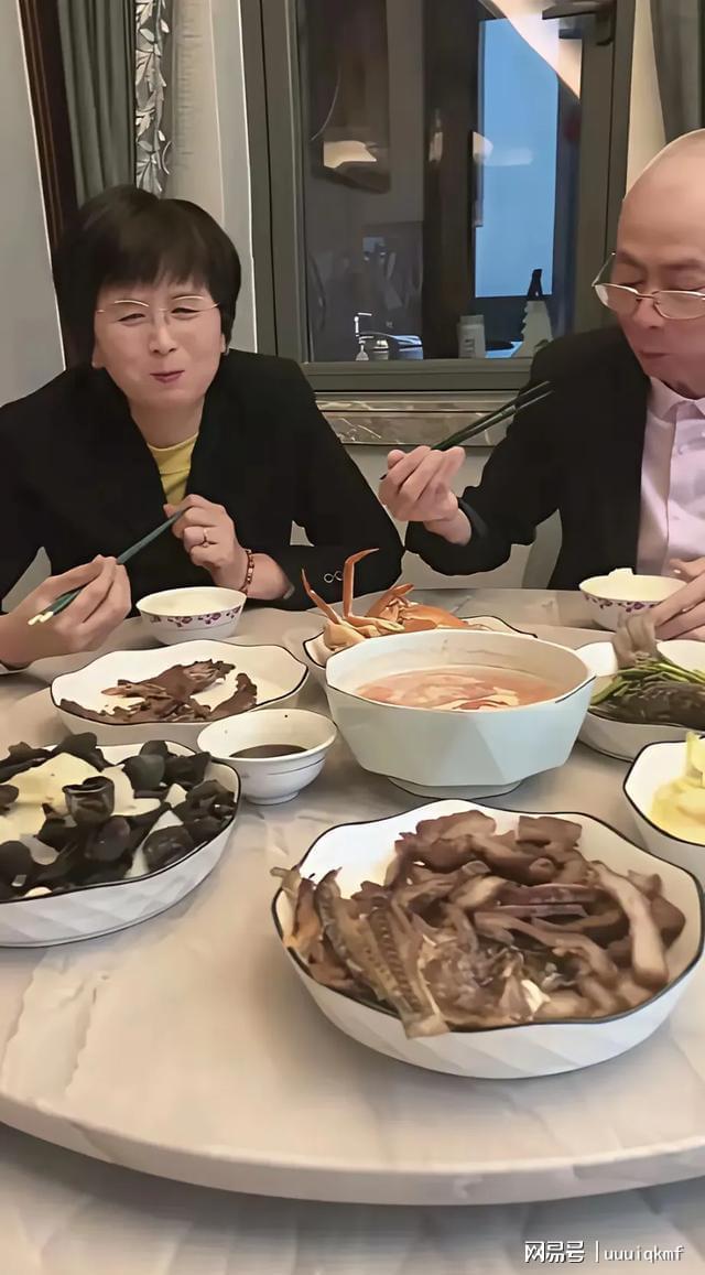 引热议 姐妹直播比脚丫惊呆网友不朽情缘mg网址豪门晚餐曝光(图3)